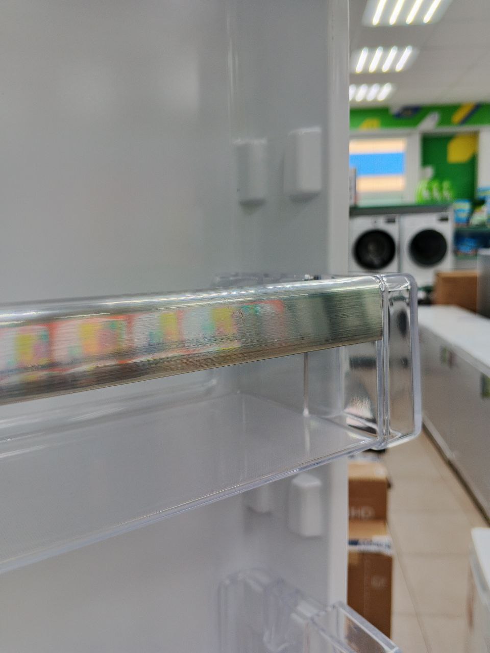 Уцінка ** Холодильник Whirlpool SP40801EU фото №3