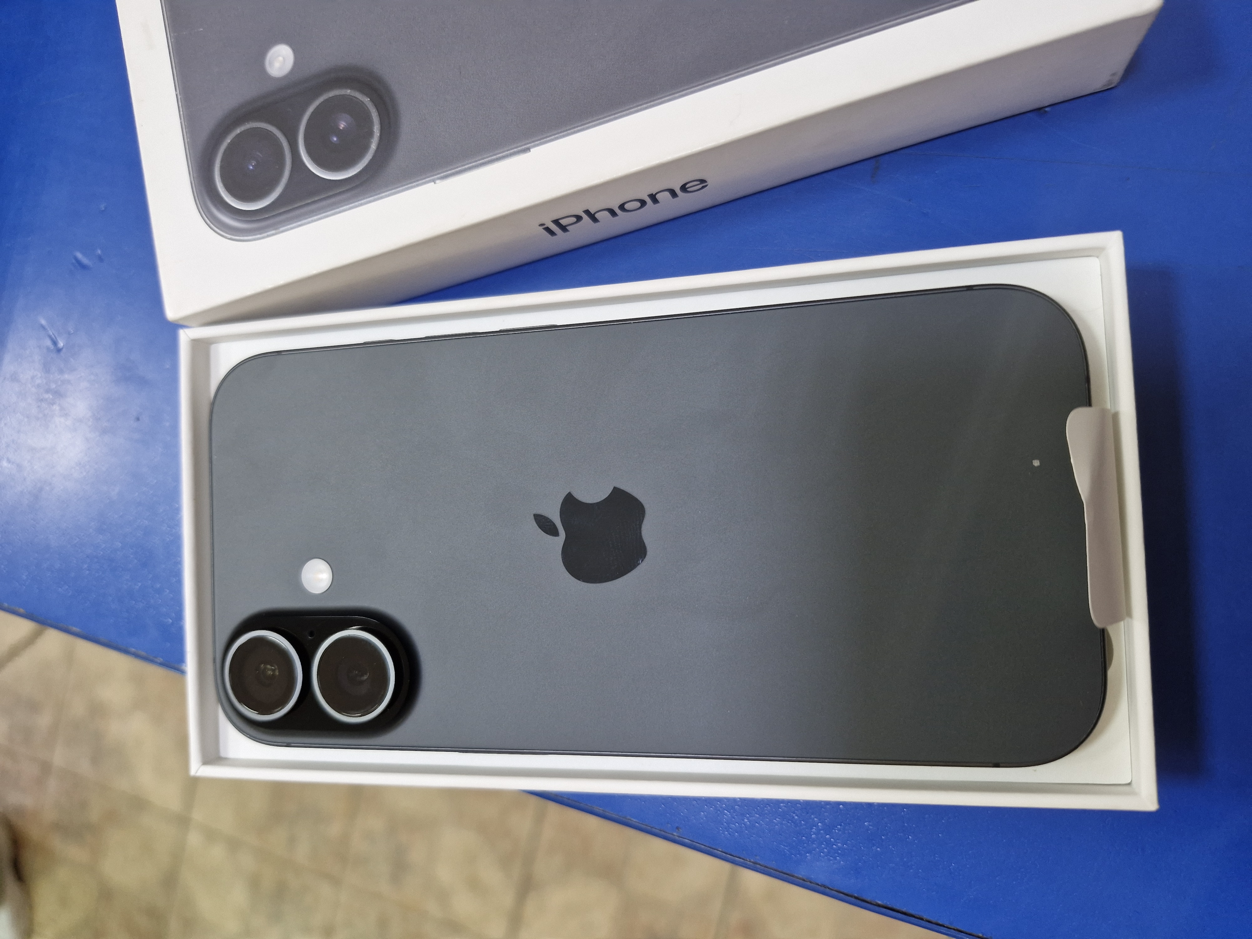 Уцінка * Смартфон Apple iPhone 17 256 GB Black фото №4