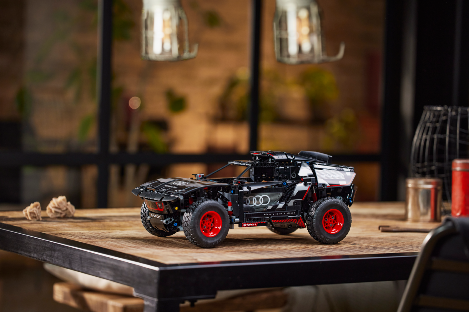 Конструктор Lego Technic Audi RS Q e-tron 914 деталей (42160) фото №7
