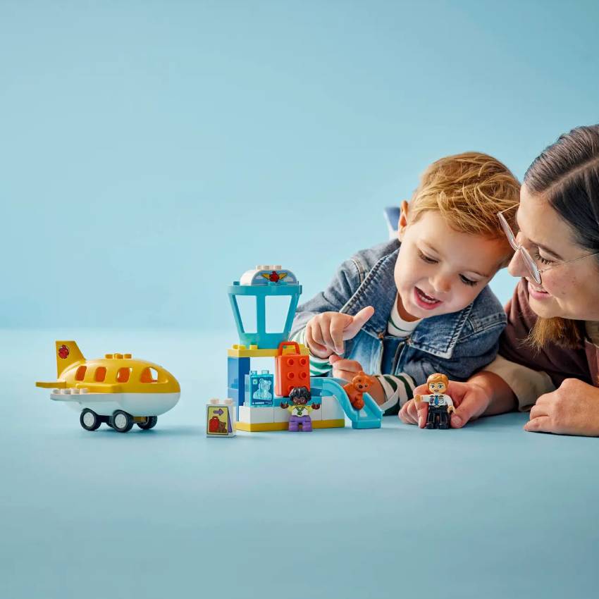 Конструктор Lego DUPLO Town Уперше в аеропорту фото №5