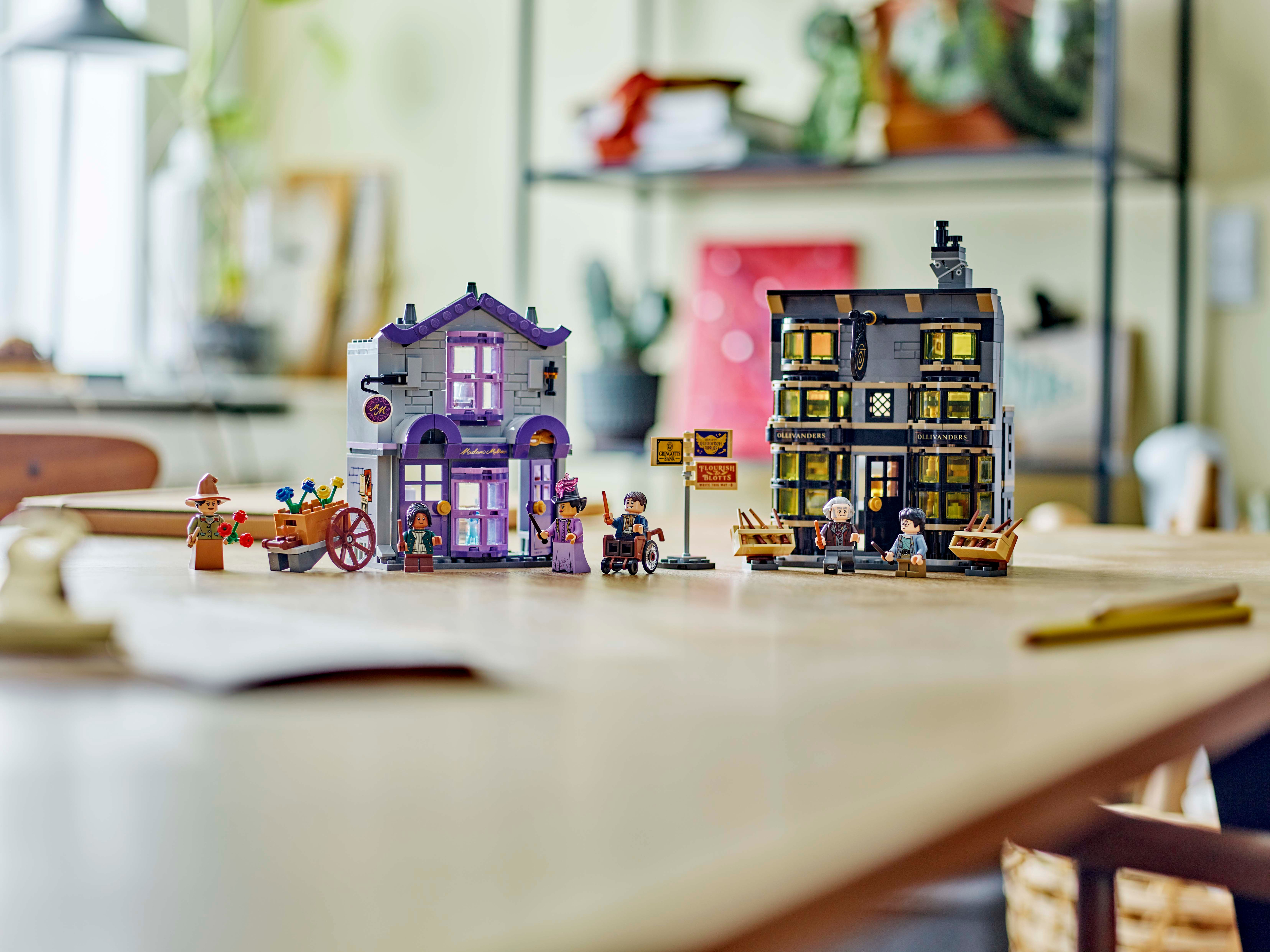 Конструктор Lego Harry Potter Крамниці Олівандера й мантій від Мадам Малкін фото №5
