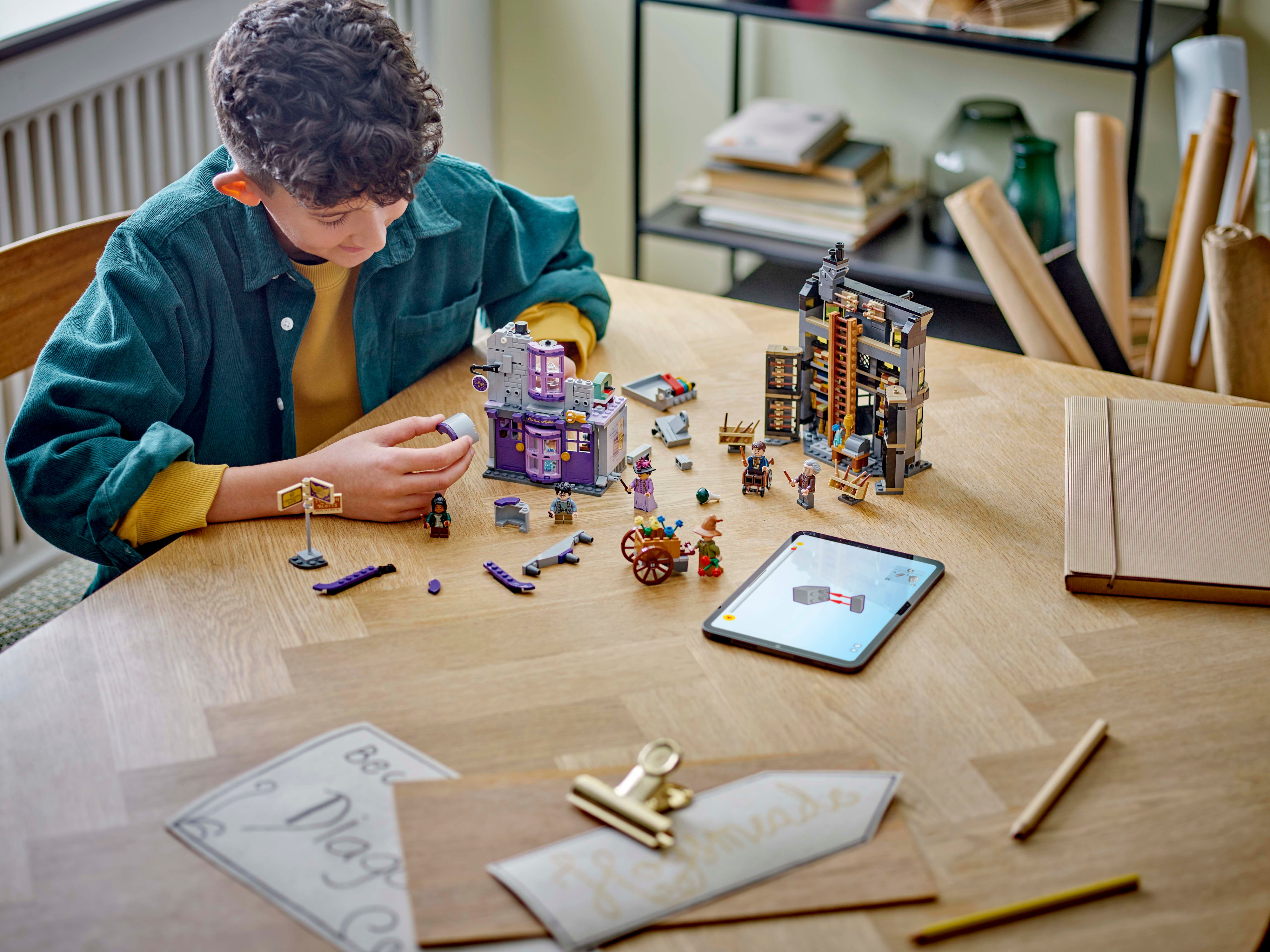 Конструктор Lego Harry Potter Крамниці Олівандера й мантій від Мадам Малкін фото №8