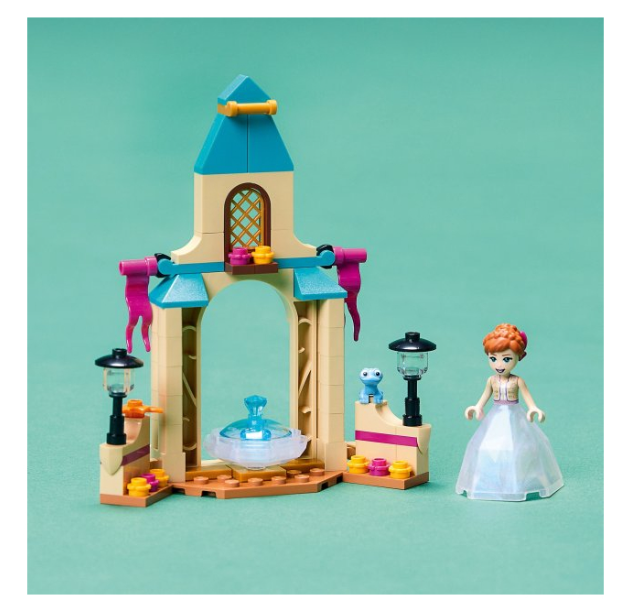 Конструктор Lego Disney Двір замку Анни фото №3